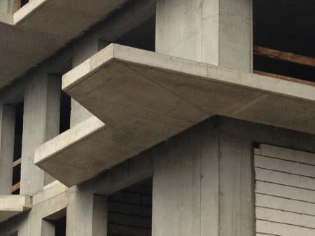 Dzięki wykorzystaniu łącznika termoizolacyjnego Isokorb typu K możliwe było swobodne kształtowanie geometrii balkonu w obiekcie Kamion Cross Fot. Schöck Dzięki wykorzystaniu łącznika termoizolacyjnego Isokorb typu K możliwe było swobodne kształtowanie geometrii balkonu w obiekcie Kamion Cross Fot. Schöck